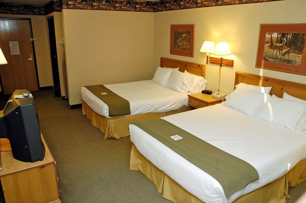Pellston Lodge Hotel 2*